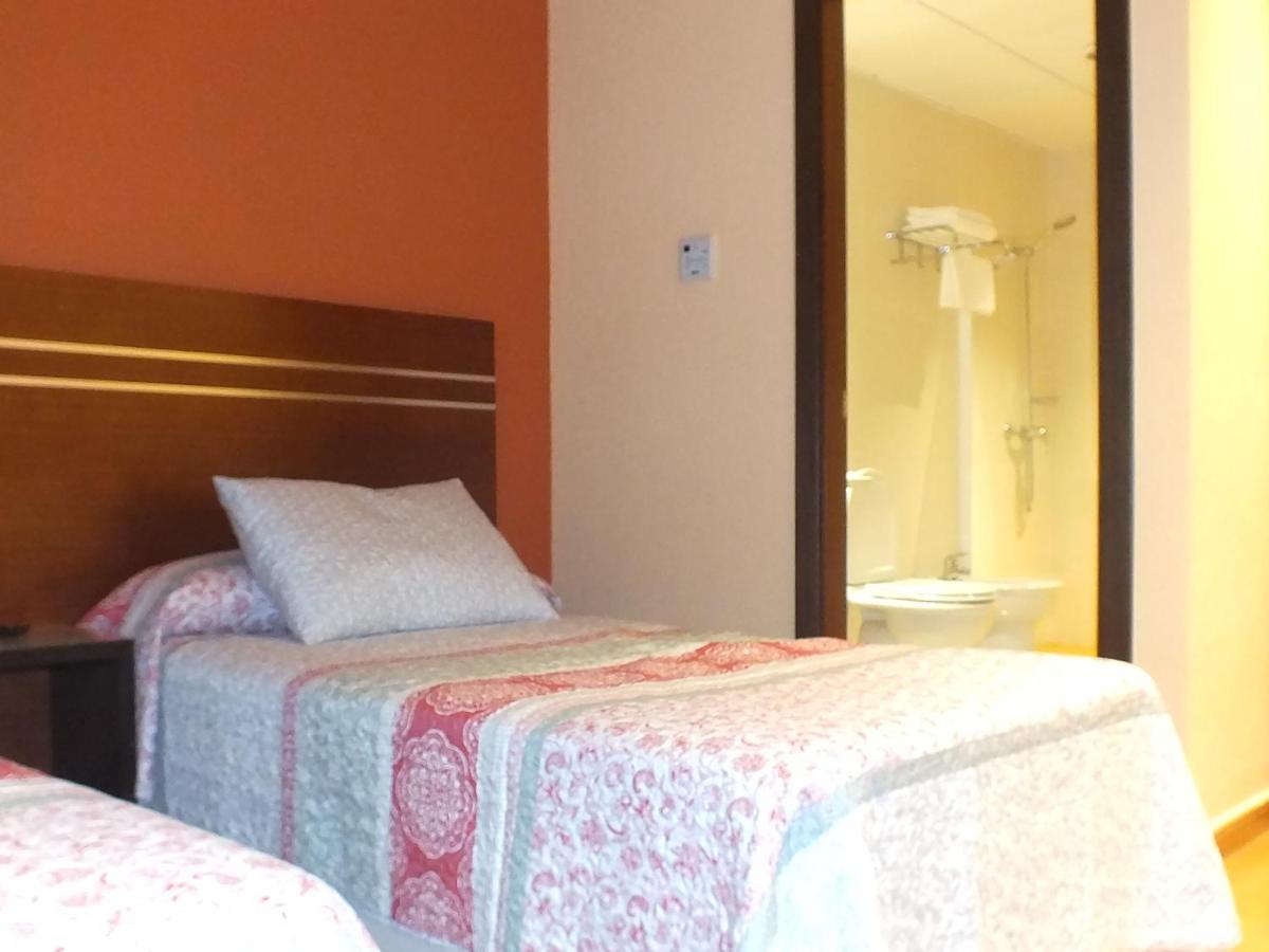 Motel Los Abedules Oviedo Esterno foto