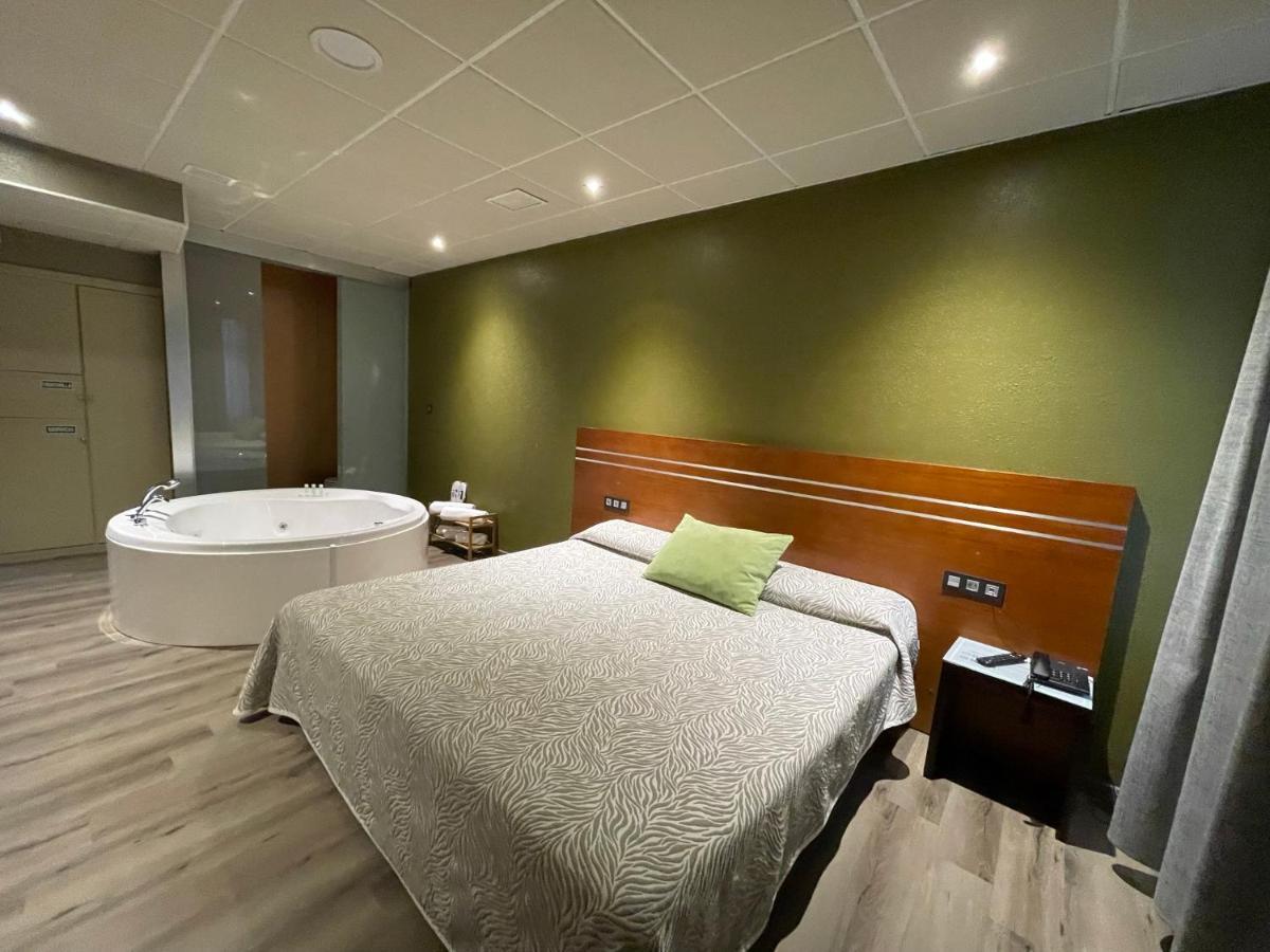 Motel Los Abedules Oviedo Esterno foto