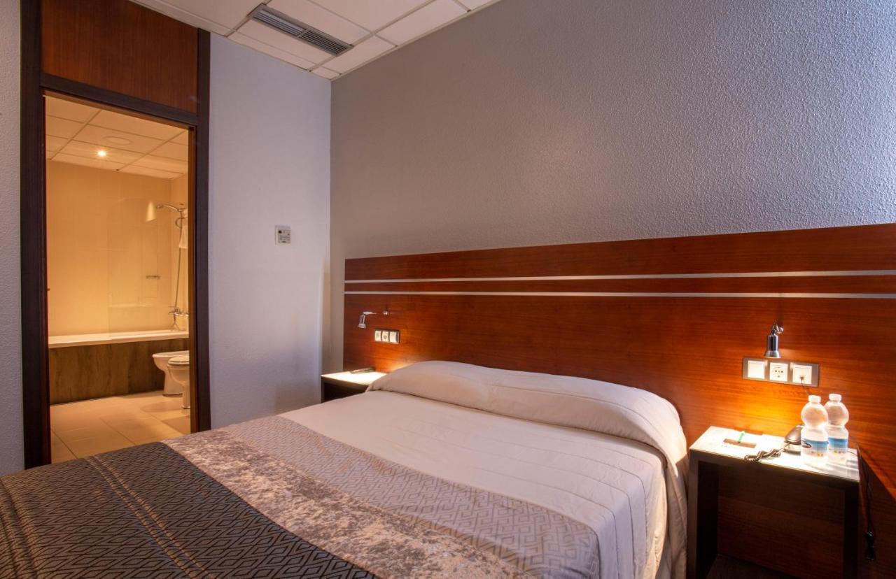 Motel Los Abedules Oviedo Esterno foto