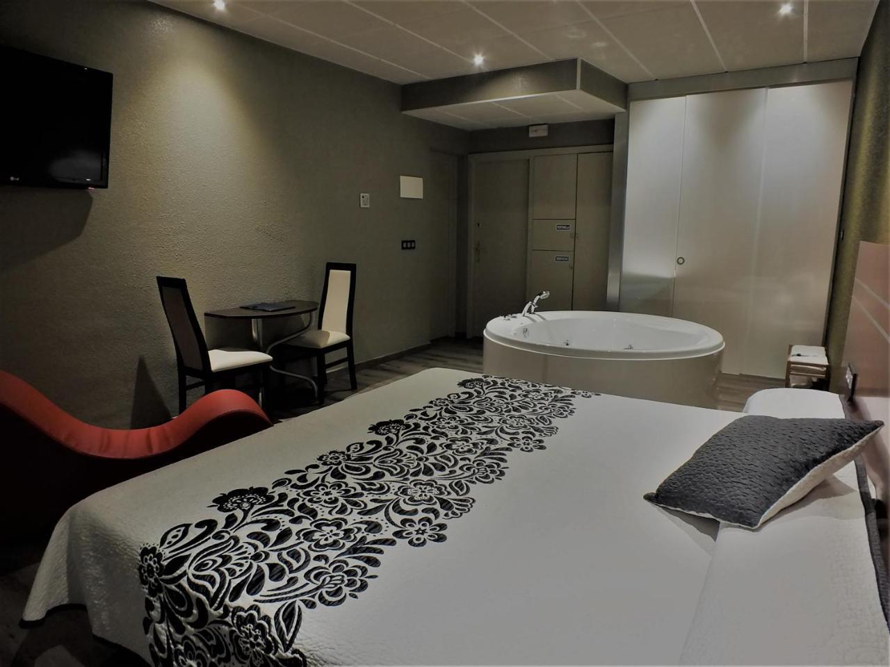 Motel Los Abedules Oviedo Esterno foto